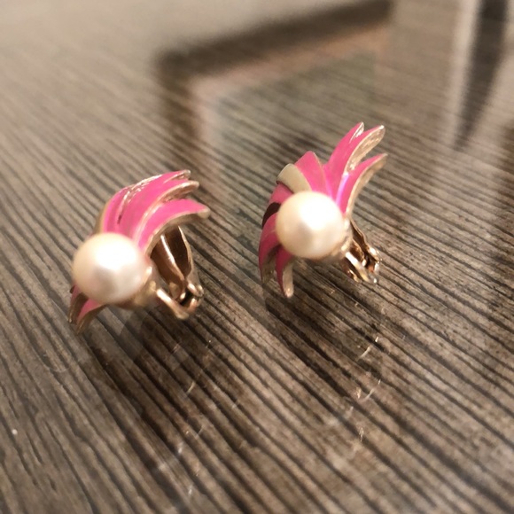 Vintage Pink, Gold & Faux Pearl Clip Earrings - Picture 4 of 14